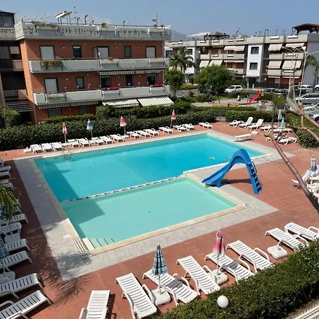 Taormina Mare Piscina Fondachello *